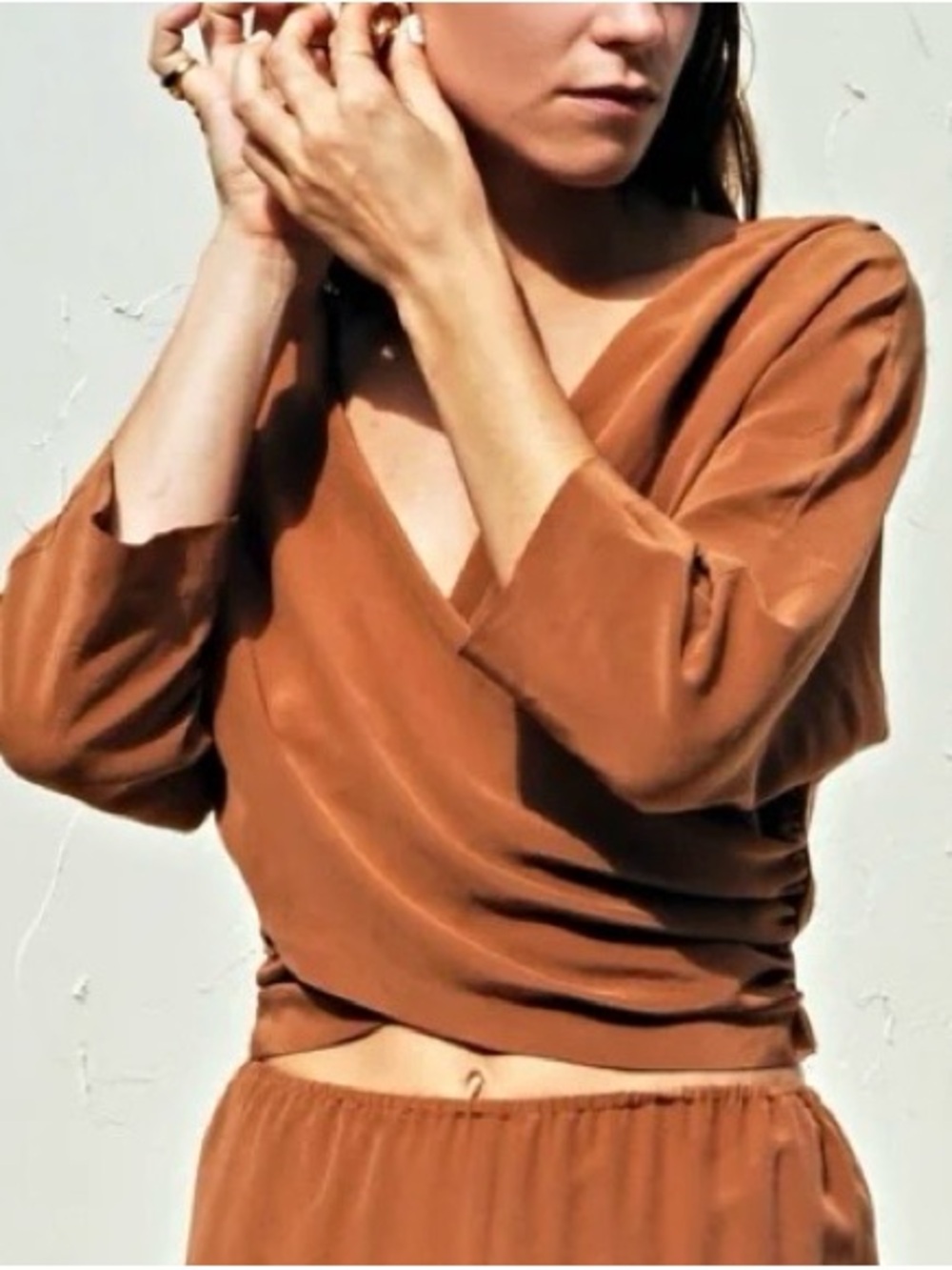 the great eros 'loutro' button back top